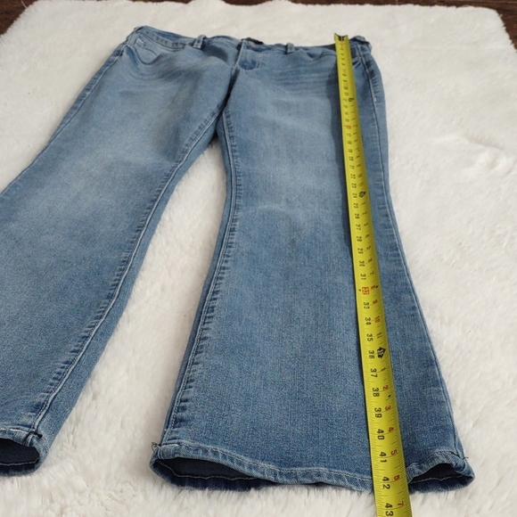 True Religion Becca Mid Rise Bootcut, Size 31. - Picture 10 of 17